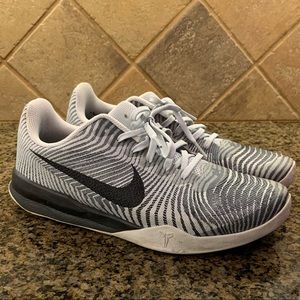 Nike Kobe Mentality II size 9.5 shoes